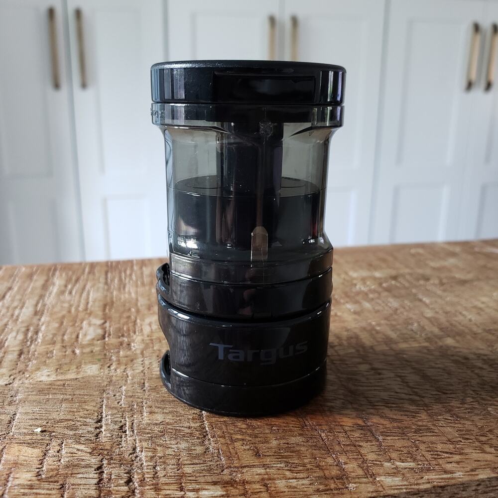 Targus Universal Travel Plug Adapter APK01US1 Global EU UK USA Charger